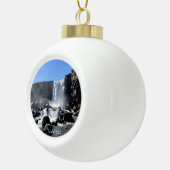Wasserfall in Island - Keramik Keramik Kugel-Ornament (Rechts)
