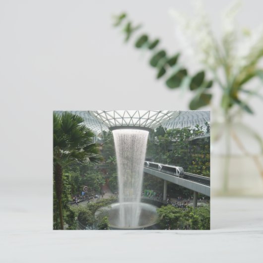 Wasserfall in Singapur Postkarte (Stehend Vorderseite)