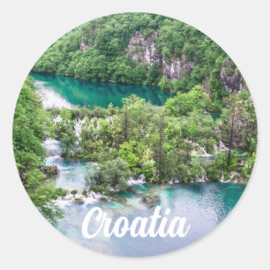 Wasserfall-Kaskade im Park der Plitvice Seen, Kroa Runder Aufkleber