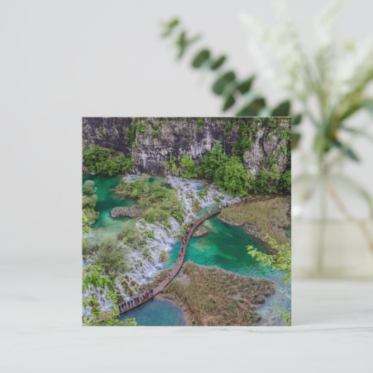 Wasserfall Kaskade im Park der Plitvicer Seen (Stehend Vorderseite)