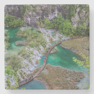 Wasserfall Kaskade im Park der Plitvicer Seen Steinuntersetzer