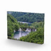 Wasserfall Kaskade mit grünem Wald in Kroatien Fotoblock (Rechts)