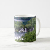 Wasserfall Kaskade mit grünem Wald in Kroatien Kaffeetasse (VorderseiteRechts)