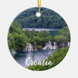 Wasserfall Kaskade mit grünem Wald in Kroatien Keramik Ornament