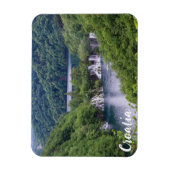 Wasserfall Kaskade mit grünem Wald in Kroatien Magnet (Vertikal)