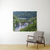 Wasserfall Kaskade mit grünem Wald in Kroatien Wandteppich (Beispiel (Horizontal))