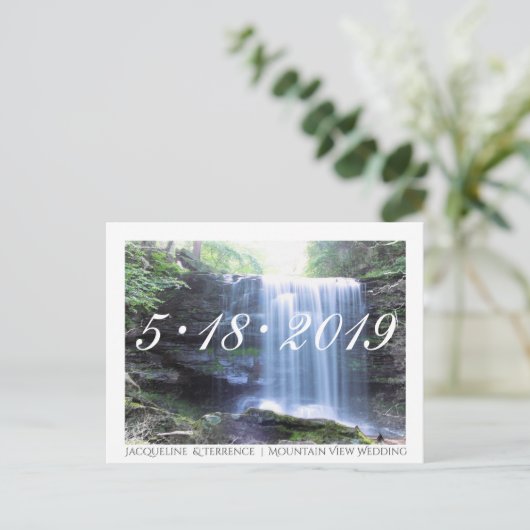 Wasserfall mit Aussicht Save the Date Ankündigungspostkarte (Stehend Vorderseite)