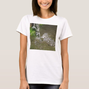 Wasserfall mit Schlammwasser T-Shirt