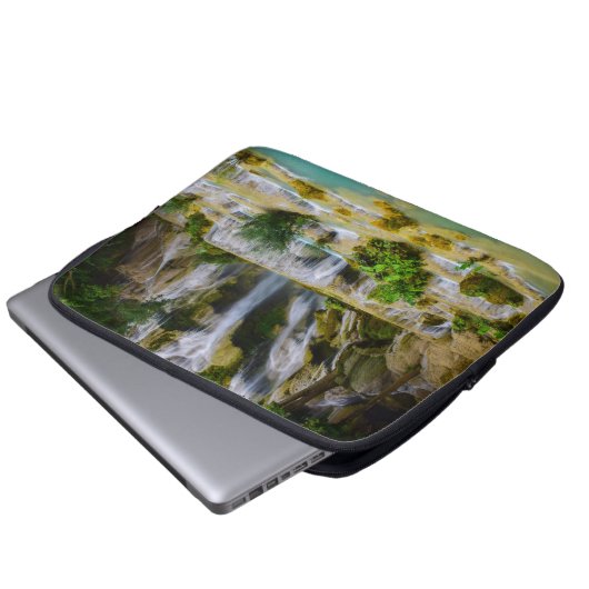 Wasserfall-Quellen Laptopschutzhülle (Vorne Knopf)