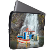 Wasserfall & Schiff, Chile Laptopschutzhülle (Vorne Rechts)