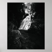 Wasserfall Šum in Schwarzweiß Poster (Vorne)