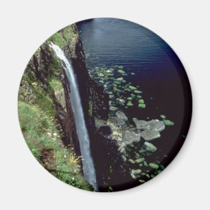 Wasserfall über die Felsen der Insel Skye, Sco Magnet