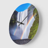 Wasserfall und Regenbogen Große Wanduhr (Winkel)