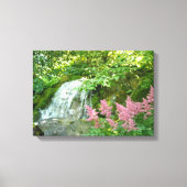 Wasserfall und rosa Astilbe Leinwanddruck (Vorderseite)