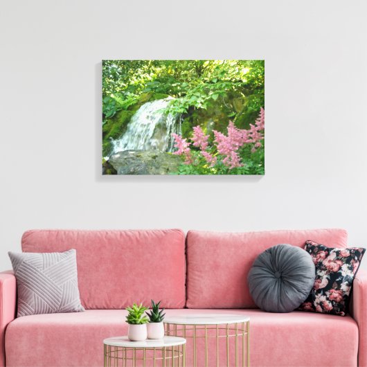 Wasserfall und rosa Astilbe Leinwanddruck (Insitu (Wohnzimmer))