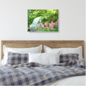 Wasserfall und rosa Astilbe Leinwanddruck (Insitu (Schlafzimmer))
