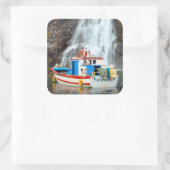 Wasserfall und Schiff Quadratischer Aufkleber (Tasche)