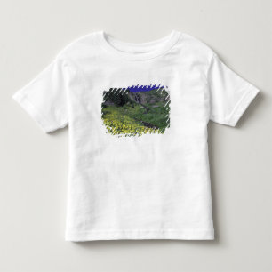 Wasserfall und Wildblumen auf Almwiese, 3 Kleinkind T-shirt