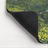 Wasserfall und Wildblumen auf Almwiesen, Mousepad (Ecke)