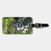 Wasserfall und Wildblumen in der Nevada-Tasche Gepäckanhänger (Vorderseite horizontal)