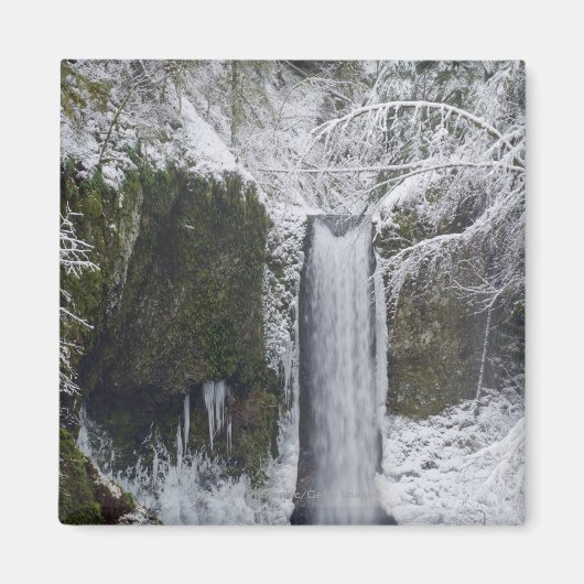 Wasserfall unscharf Umgeben von einem Schneewald Magnet (Vorne)