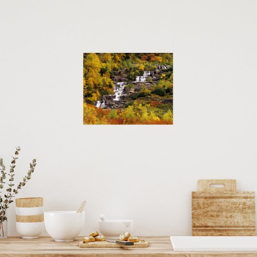 Wasserfall unterhalb des Berges Cannon im Glacier  Poster (Küche)