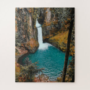 Wasserfall versteckt im Wald Puzzle