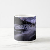 Wasserfall von Venâncios Kaffeetasse (Mittel)