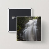 Wasserfälle, die hinunter eine Felsen-Klippe Button (Vorne & Hinten)