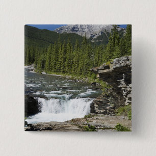 Wasserfälle mit Felsen-Leiste und einem Berg Button