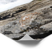 Wasserfälle mit Felsvorsprung und Berg Poster (Ecke)