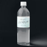 Wasserfarbe Blau x Gold Bat Mitzvah Wasserflaschenetikett<br><div class="desc">Dieses schicke und elegante Wasserflaschenlabel besticht durch einen weißen Hintergrund mit türkisblauen Pinselstrichen in Aquarellfarben und Imitaten mit goldenen Spritzern. Personalisieren Sie es für Ihre Bedürfnisse. Mehr passende Produkte finden Sie in meinem Geschäft.</div>