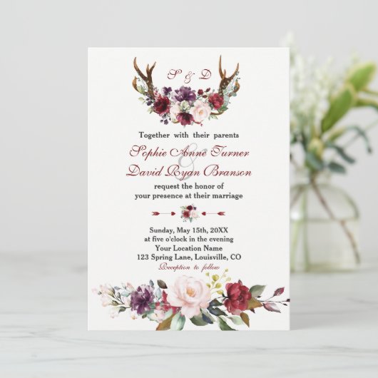 Wasserfarbe Burgundy Blush Floral Antlers Wedding Einladung (Stehend Vorderseite)