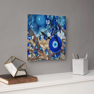 Wasserfarbe des Baumes mit Nazaren dekoriert Quadratische Wanduhr