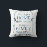 Wasserfarbe Inspiration Zitat über Zuhause - Famil Kissen<br><div class="desc">Dieses Kissen mit Familienwurf hat ein inspirierendes Zitat über Zuhause - Familie - Segen. Der Segen der Zuhause ist in blauer Tinte auf weißem Hintergrund geschrieben. Es gibt Skript- und Serif-Schriftart, die mit Spritzern verwendet werden. Dieses Kopfkissen ist ein großartiges Hausgeschenk für eine neue Zuhause-Besitzerin oder ein Ehegatten für Neuvermählte....</div>