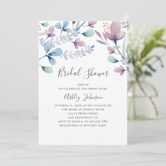 Wasserfarbe lila und blau blumengeschmücktes Braut Einladung (Stehend Vorderseite)