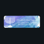 Wasserfarbe Menorah Hanukkah Chanukka Rückkehr<br><div class="desc">Schicken Sie Ihre Hanukkah Einladungen oder Urlaubskarten und Dankeschön Karten mit diesen Aquarellblau Rücketiketten Aufkleber. Weiße Menorah mit dem Stern von David in der Mitte. Editierbare Vorlagen,  damit Sie Schriftart und Größe ändern können.</div>