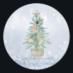 Wasserfarbe Pine Tree Merry Christmas Blue Bokeh Runder Aufkleber<br><div class="desc">Weihnachtsbaum auf blauem Hintergrund.</div>