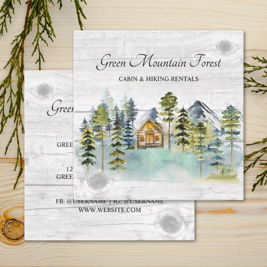 Wasserfarbe Rustikale Foggy Forest Mountain Kabine Quadratische Visitenkarte
