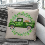 Wasserfarbe St. Patrick's Day Green Truck Clover Kissen<br><div class="desc">Dieses Design kann in dem Bereich personalisiert werden, der durch das Ändern des Fotos und/oder Textes zur Verfügung gestellt wird. Sie können auch angepasst werden, indem Sie auf Vorlage personalisieren klicken und dann auf die Schaltfläche klicken, um weitere Optionen anzupassen, um die Hintergrundfarbe zu löschen oder zu ändern, Text hinzuzufügen,...</div>