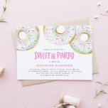Wasserfarbe Weißer Sprinkle Donuts Sweet 16 Party Einladung<br><div class="desc">Mit dieser individuell gestaltbaren, süßen 16 Einladung laden wir Sie zu Ihrer Veranstaltung ein. Es verfügt über weiß verglaste, wasserfarbene Donuts mit bunten Sprinklen. Personalisieren Sie diese, indem Sie Ihre Daten hinzufügen. Damit ist die 16 . Geburtstag Party Einladung perfekt für jede Veranstaltung oder jede Saison. Andere Farben sind verfügbar....</div>