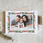 Wasserfarbe Winter Botanicals Frohe Weihnachten Fo<br><div class="desc">Frohe Weihnachten! Senden Sie Ihre Urlaubswünsche und Grüße an Familie und Freunde mit dieser anpassbaren Blumenfotokarte. Es verfügt über Aquarellpinekone,  Kiefernnadeln,  Hole,  Beeren und Poinsettia. Personalisieren Sie diese durch Hinzufügen von Namen,  Nachrichten und einem horizontalen Foto. Diese Vintage Blumenfotokarte ist auch in anderen Kartenmaterial erhältlich.</div>