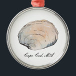 Wasserfarben Clam Seashell Beach Ornament Aus Metall<br><div class="desc">Dieses bescheidene Design der Muschel wurde mit Aquarell und Tinte erstellt. Die weiche Blues der Marine und die blassgelben Gelbtöne der Muschel verleihen dem Design eine dreidimensionale Qualität. Die Konturen der Farben kontrastieren gut mit der hellen Muschel und den Hintergrundfarben. Die gedämpften Farben des Designs erinnern an die friedlichen und...</div>