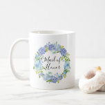 Wasserfarben Hydrangeas Wreath Trauzeugin Tasse<br><div class="desc">Whimsikale und elegante Tasse mit Aquarellhydrangen,  Peonies und Blättern. Personalisieren Sie diese blumengeschmückte Tasse mit Ihren eigenen Daten. Ein perfektes Geschenk für Ihre Trauzeugin.</div>