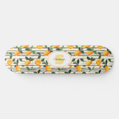 Wasserfarben-Mango-Muster mit grünen Blätter Skateboard (Horizontal)