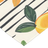 Wasserfarben-Mango-Muster mit grünen Blätter Tischdecke (Schrägansicht)