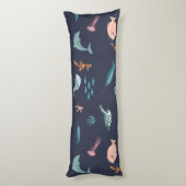 Wasserfarben Meerestiere Blaues Muster Seitenschläferkissen (Rückseite (Vertikal))