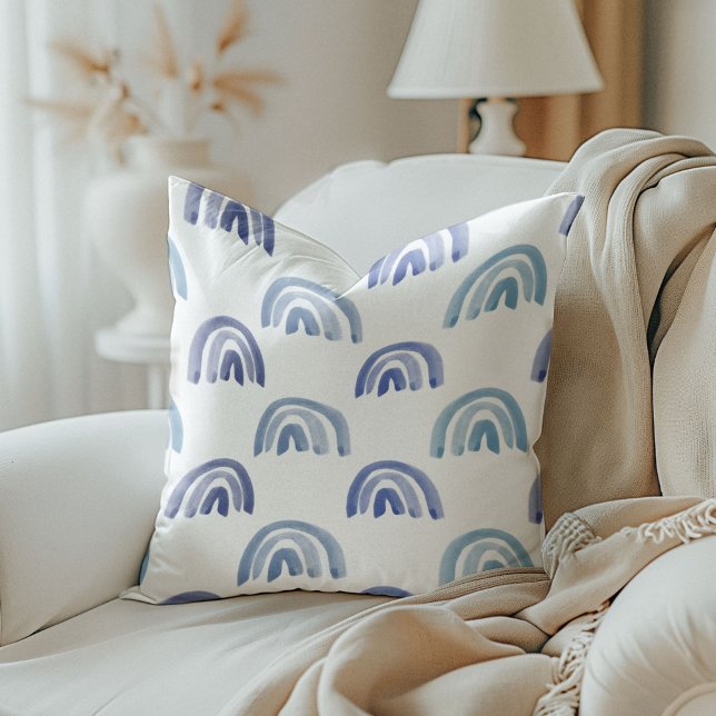 Wasserfarben-Regenbogen in blau reversible Kissen (Watercolor Rainbows in Blue Reversible Throw Pillow)