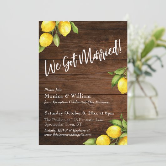 Wasserfarben Zitronen, die wir auf rustikalem Holz Einladung (Stehend Vorderseite)