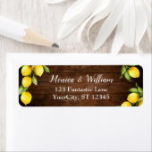 Wasserfarben-Zitronen mit rustikalem Braunholz (Insitu)